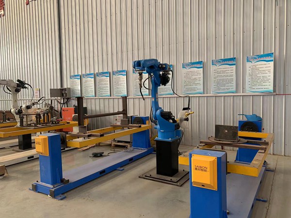 青岛赛邦生产的焊接机器人展示 焊接机器人厂家:焊接机器人如何操作?