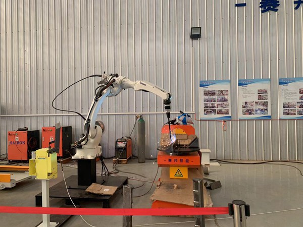 青岛赛邦生产的焊接机器人展示 焊接机器人厂家:焊接机器人多少钱一台?